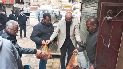 تحرير 50 محضرًا بحملة مكبرة بحي غرب شبرا الخيمة 