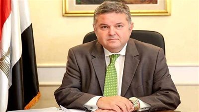 وزير قطاع الأعمال يبحث مع قيادات شركات القطن مستجدات خطة التطوير