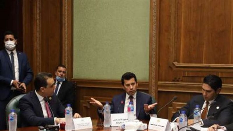 وزير الرياضة أمام