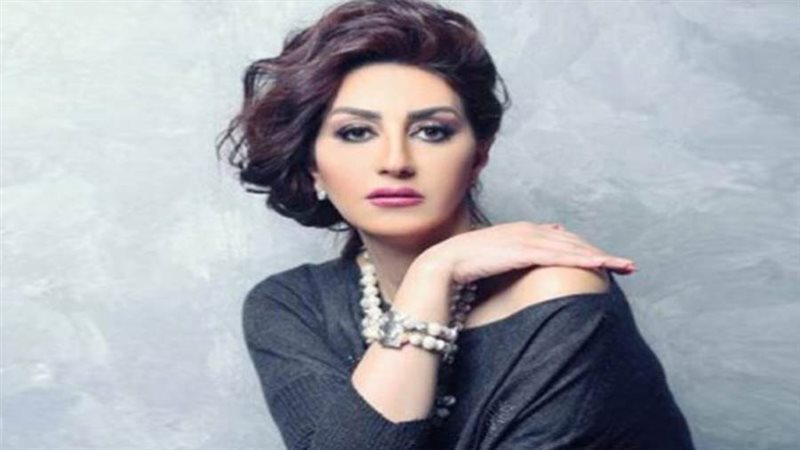 الفنانة وفاء عامر