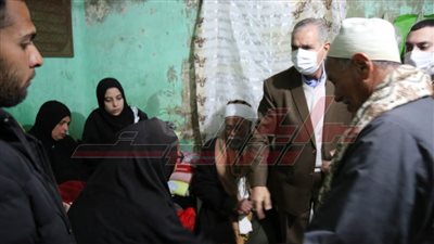 محافظ كفر الشيخ يقدم واجب العزاء لأسرة الشهيد مجند ضياء الصباغ