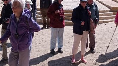 وفد سياحي متعدد الجنسيات يزور منطقة آثار بني حسن وتونا الجبل بالمنيا 