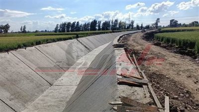 استمرار أعمال تبطين وتأهيل الترع بمدينة دسوق