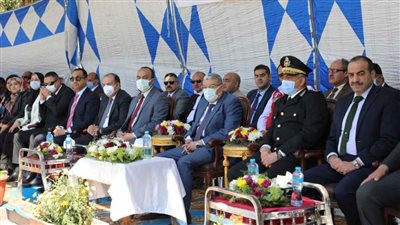 محافظ المنيا يشهد طابور العرض لمديريات الخدمات والوحدات المحلية في إطار الاحتفال باليوم الوطني