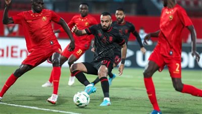 الأهلي يفوز على المريخ بثلاثية وينفرد بالوصافة