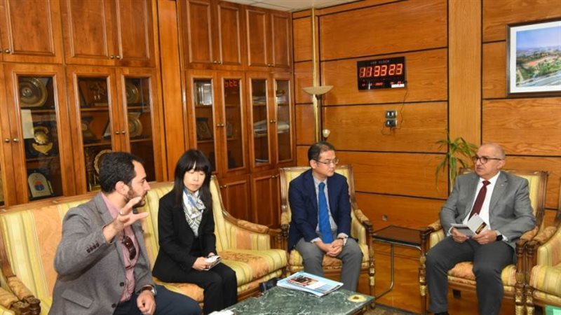 تسلم جهاز طبي لقياس