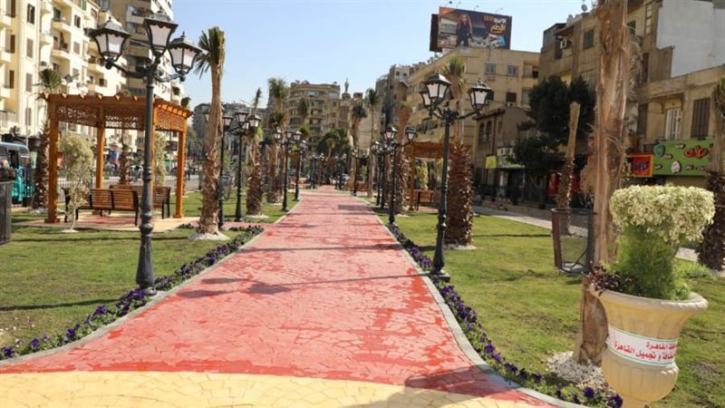 ممشى بالحديقة