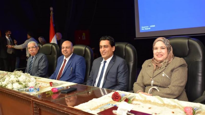 عميد كلية الإعلام