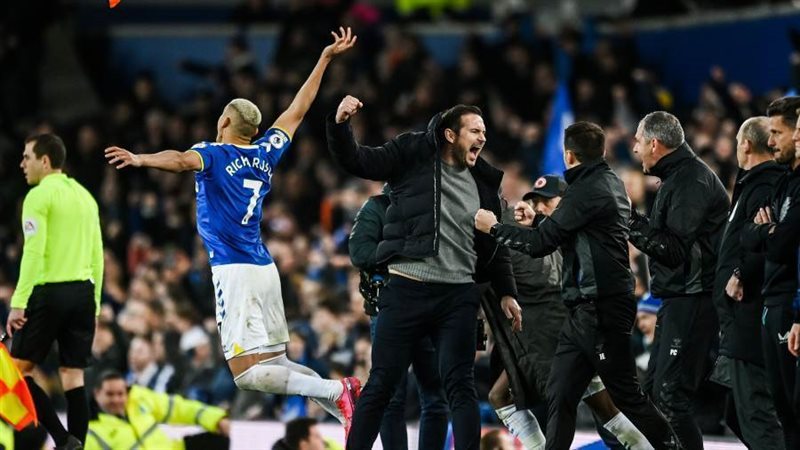 إيفرتون يتفوق على