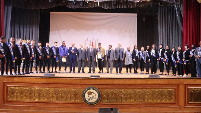 صورة تذكارية للطلاب