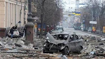 مقتل وإصابة 12 شخصًا جراء قصف شرق العاصمة الأوكرانية