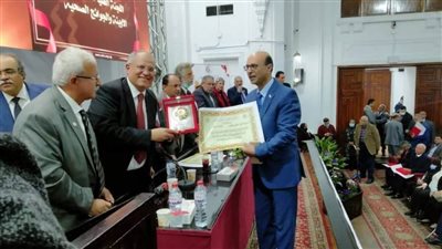 النقابة العامة للأطباء تكرم فريق جراحات القلب والصدر بأسيوط في احتفالها بيوم الطبيب الرابع والأربعين