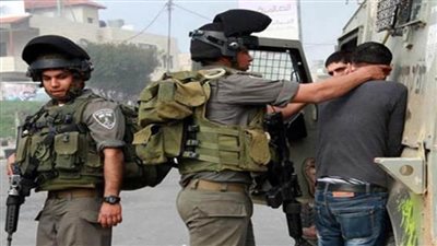 إصابة شاب فلسطيني بجروح خطيرة برصاص الاحتلال الإسرائيلي