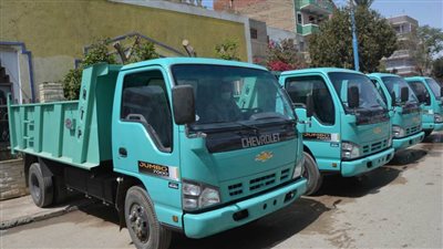 دعم منظومة النظافة بأبوقرقاص بالمنيا بعدد من السيارات لرفع تراكمات القمامة