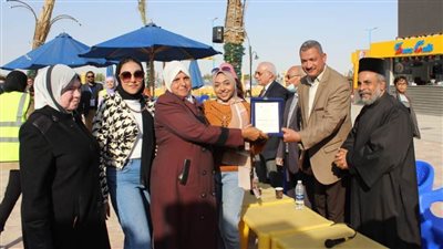 المؤتمر بالسويس يحتفل بعيد الأم وتكريم الأمهات المثاليات