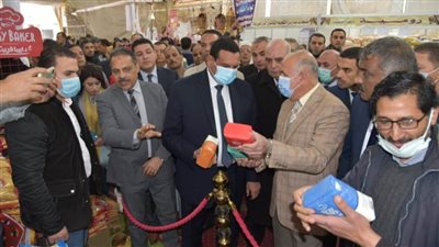 محافظ البحيرة يفتتح معرض 