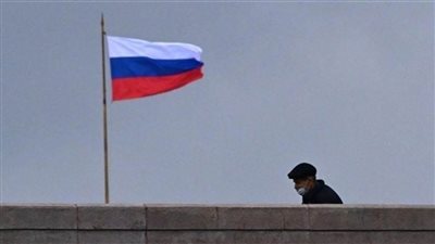 موسكو: مجهولون يزيلون العلم الروسي من مكتب السفارة في تارتو الإستونية