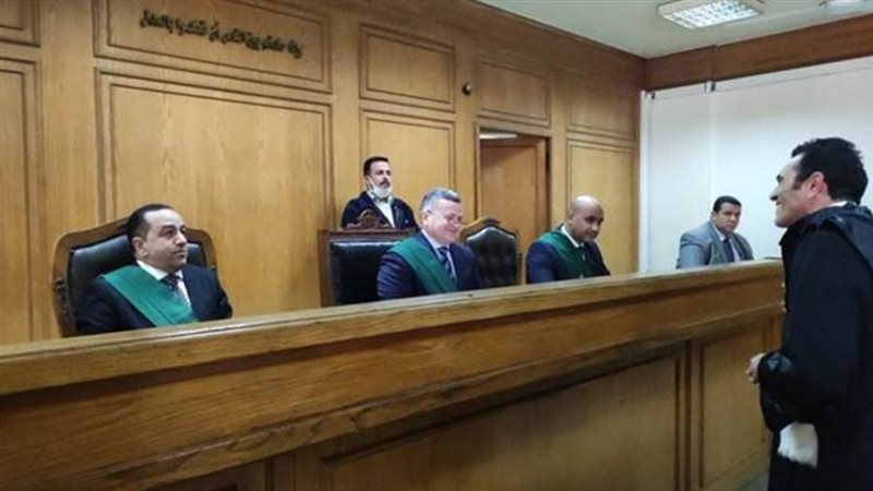 خلال المحاكمة