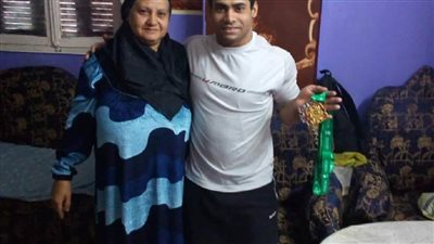  تعرف على رسالة محمد إيهاب بطل رفع الأثقال الأولمبي لوالدته في عيدها