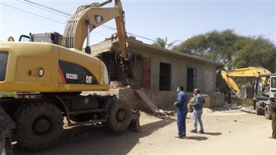 محافظ أسيوط يشدد على استمرار حملات إزالة التعديات 