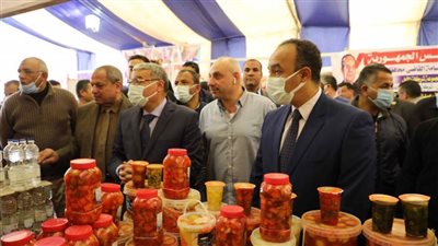 بتخفيضات 30%.. محافظ المنيا يفتتح معرض 