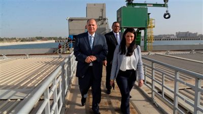 وزيرة التعاون الدولي ومحافظ أسيوط يتفقدان مشروع قناطر أسيوط الجديدة 