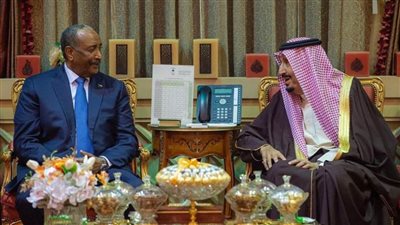 الملك سلمان يستقبل رئيس مجلس السيادة الانتقالي السوداني