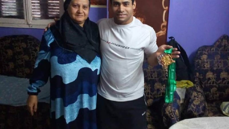 محمد إيهاب بطل رفع