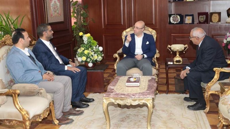 محافظ بنى سويف يلتقى