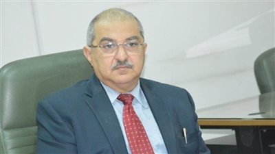 رئيس جامعة أسيوط يجدد ثقته في وكيلي الحقوق والتربية النوعية