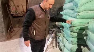 ضبط طن من الدقيق الحر و 250 كرتونة زيت طعام وتحرير 109 مخالفات تموينية بالمنيا 