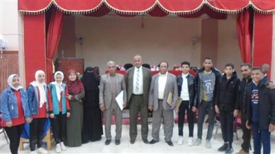 ختام فعاليات مسابقة أوائل الطلبة للمرحلة الإعدادية بإدارة الخارجة التعليمية