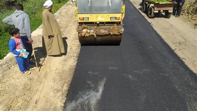 محافظ البحيرة يتابع أعمال الرصف بمركزى رشيد والمحمودية