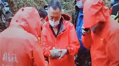  العثور على الصندوق الأسود للطائرة الصينية المنكوبة