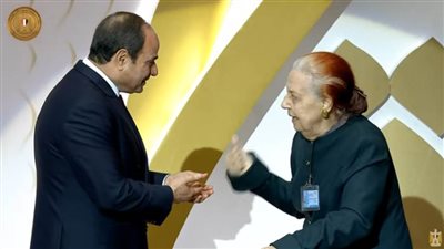 الرئيس السيسي يُكرم عظيمات مصر