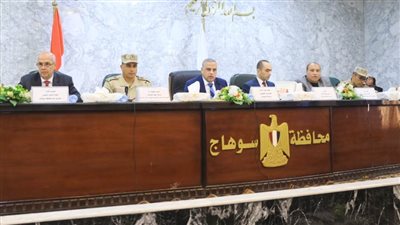 محافظ سوهاج يبحث مشاكل المواطن السوهاجي