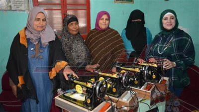 تسليم ماكينات خياطة للمعيلات بكفرالشيخ