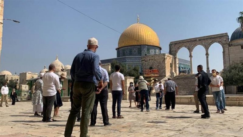 مستوطنون يقتحمون