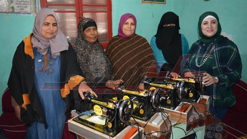 تسليم ماكينات الخياطة