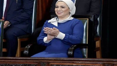 السيدة الأولى تعرب عن سعادتها بحضور حفل تكريم المرأة المصرية والأم المثالية