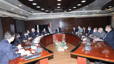 وزير النقل: هيرنكنشت الألمانية توفر ماكينات حفر الأنفاق العملاقة لتنفيذ مشروعاتنا