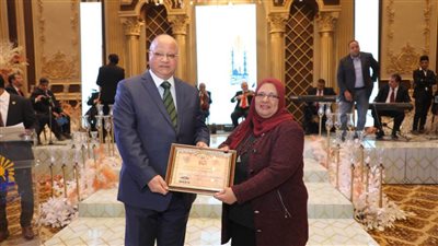 محافظ القاهرة يكرم أمهات الأبطال فى يوم الوفاء