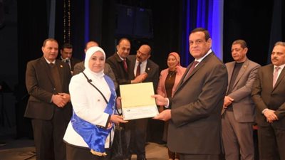 محافظ البحيرة يُكرم أمهات الشهداء و٥٤ أمًا مثالية