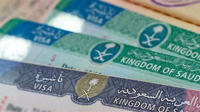 السعودية تُعيد فتح برنامج التأشيرة عند الوصول لحاملي تأشيرات أمريكا وبريطانيا وشنجن