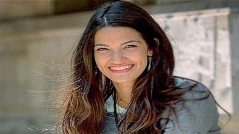 الفنانة تارا عماد