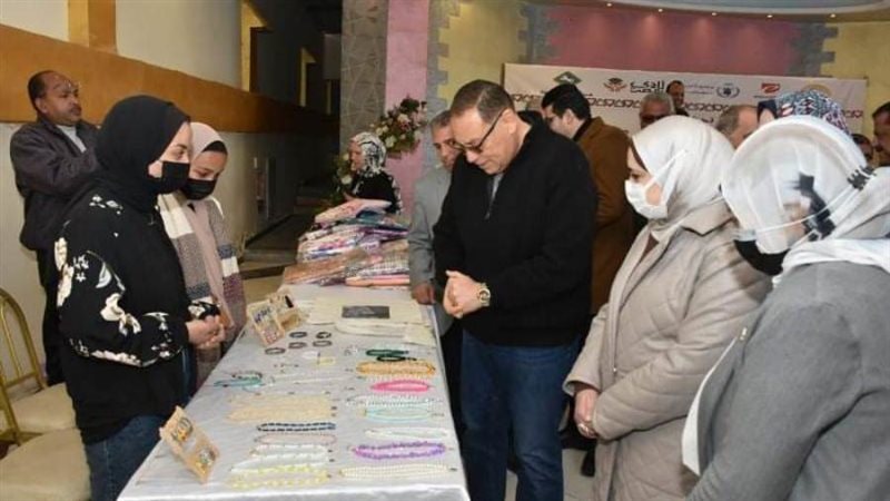 محافظ الشرقية خلال