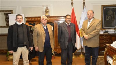 محافظ أسيوط يلتقي رئيس مجلس إدارة دار المعارف ويشيد بأنشطة الدار وإصداراتها وخطة التطوير التي يجري تنفيذها