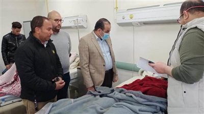 سكرتير المنيا يتابع الحالة الصحية لمصابي حادث الصحراوي الغربي بملوي