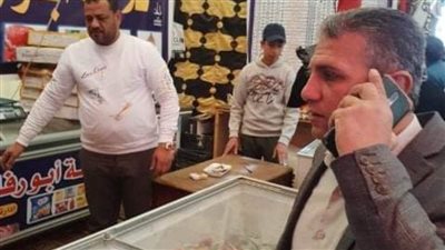 توافد المواطنين على معارض السلع الاستهلاكية للشراء بأسعار مخفضة بالشرقية