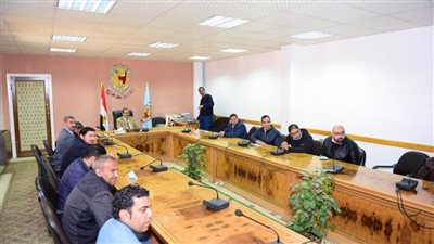 رئيس جامعة سوهاج يكرم فريق عمل شبكة المعلومات ويشيد بجهودهم المميزة